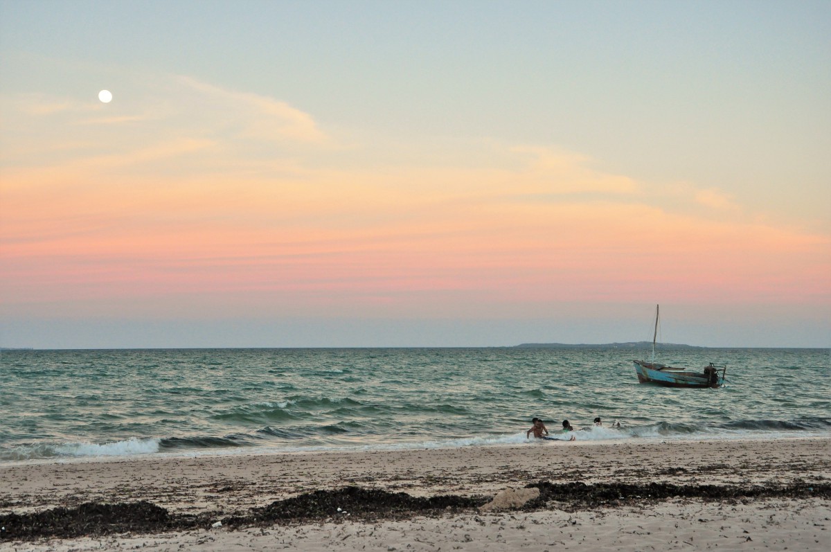 coucher de soleil pleine lune plage de vilanculos