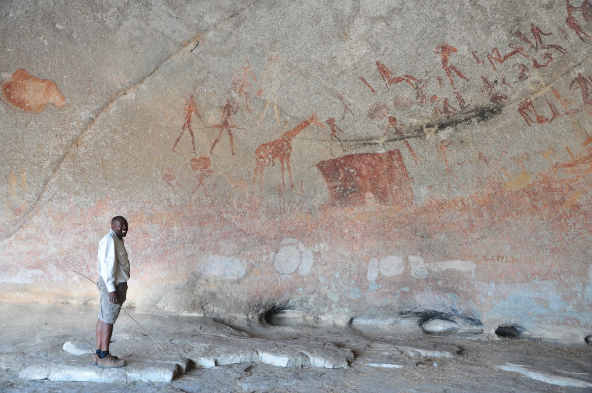 peintures rupestres san guide matopos zimbabwe