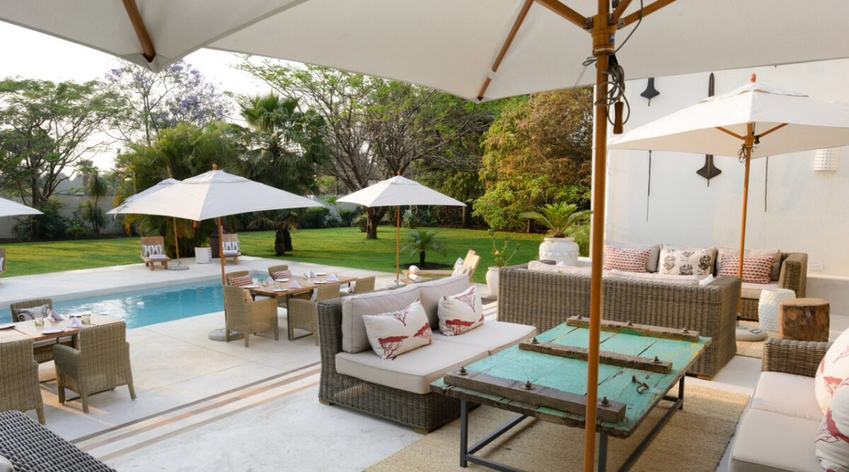 latitude-15-boutique-hotel-zazu-voyage-lusaka-zambia-terrace-pool
